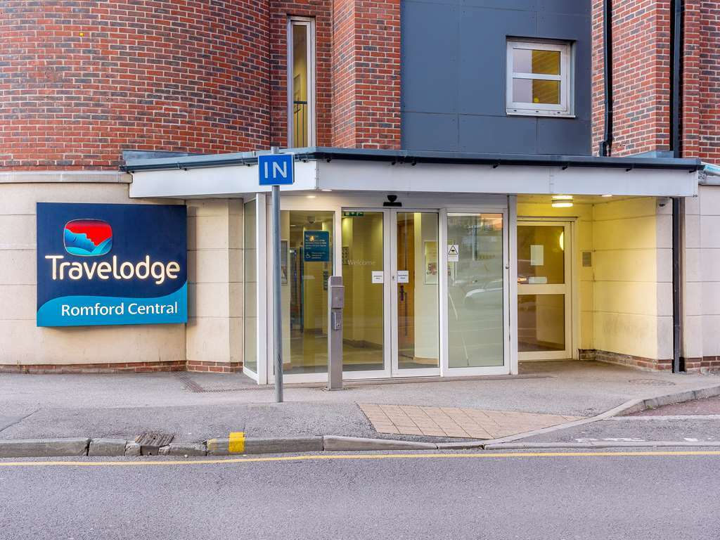 Travelodge London Romford Exterior photo