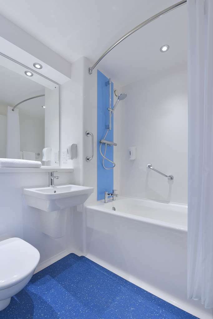 Travelodge London Romford Room photo